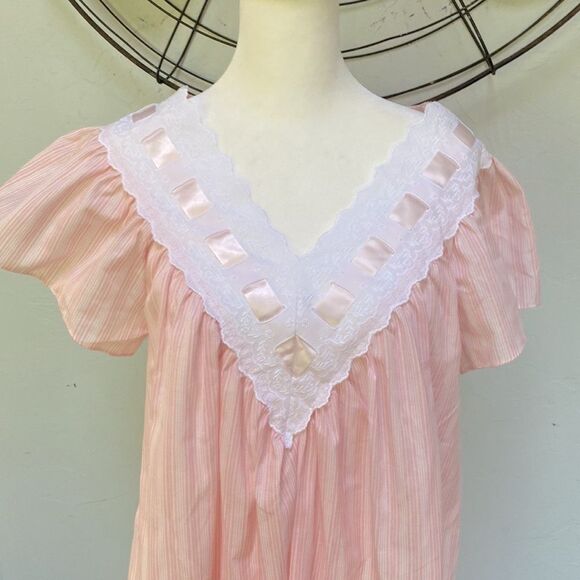Vintage Komar Pink and White Nightgown - Picture 1 of 8